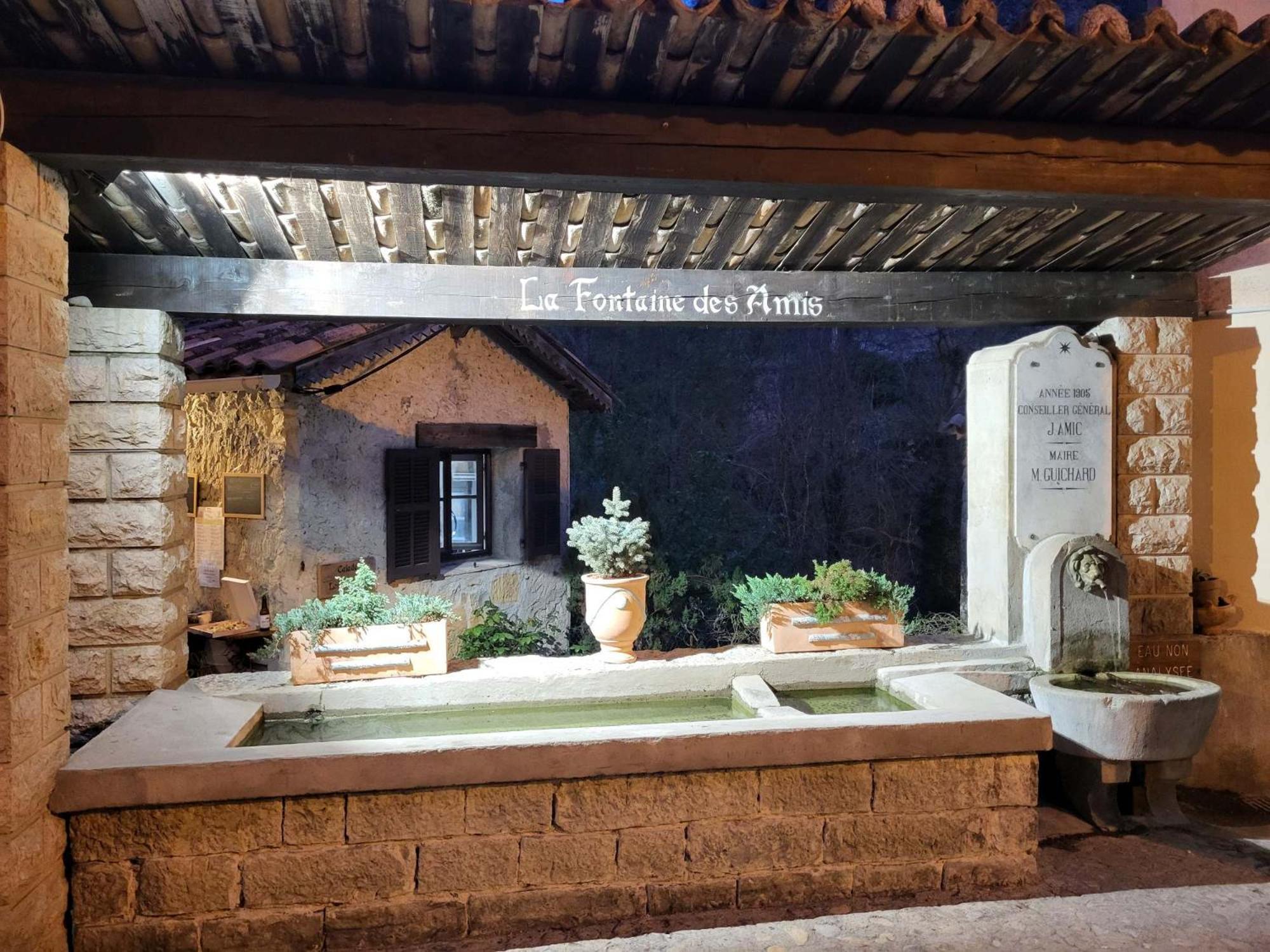 Lou Mas Del Ranc Bed & Breakfast Roquesteron Exterior photo